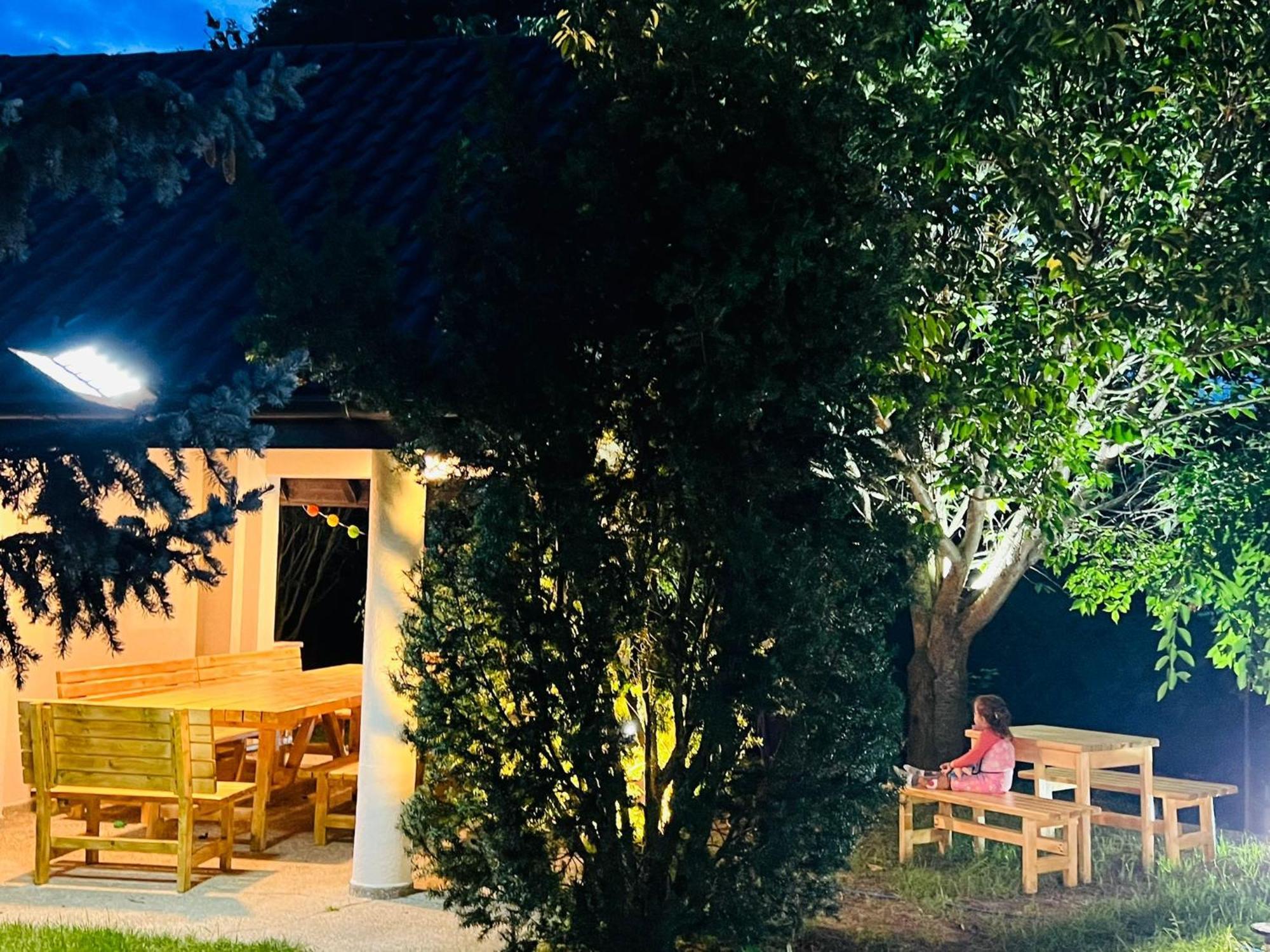 Villa Evie'S Tree House Dragomirna Exterior foto