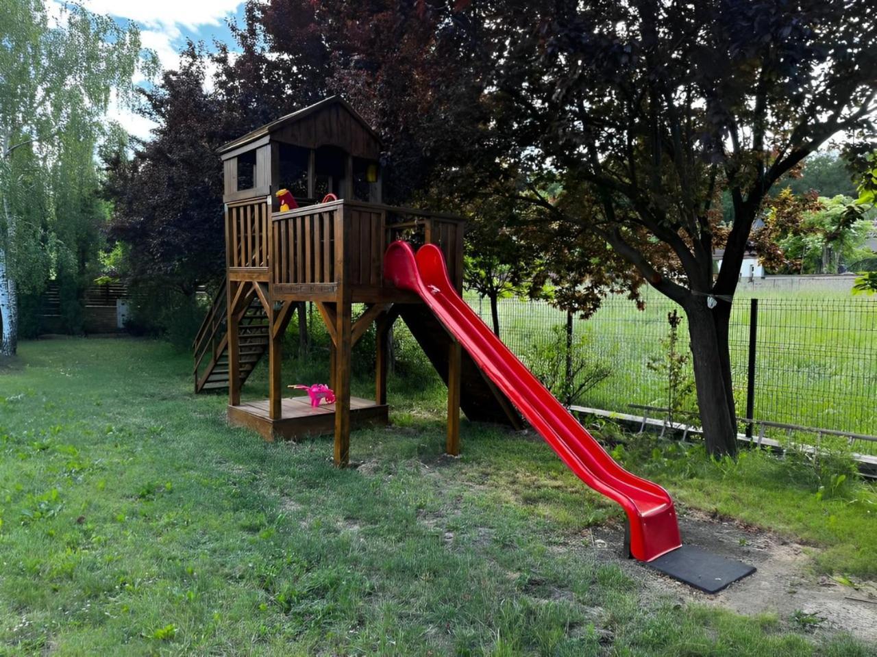Villa Evie'S Tree House Dragomirna Exterior foto